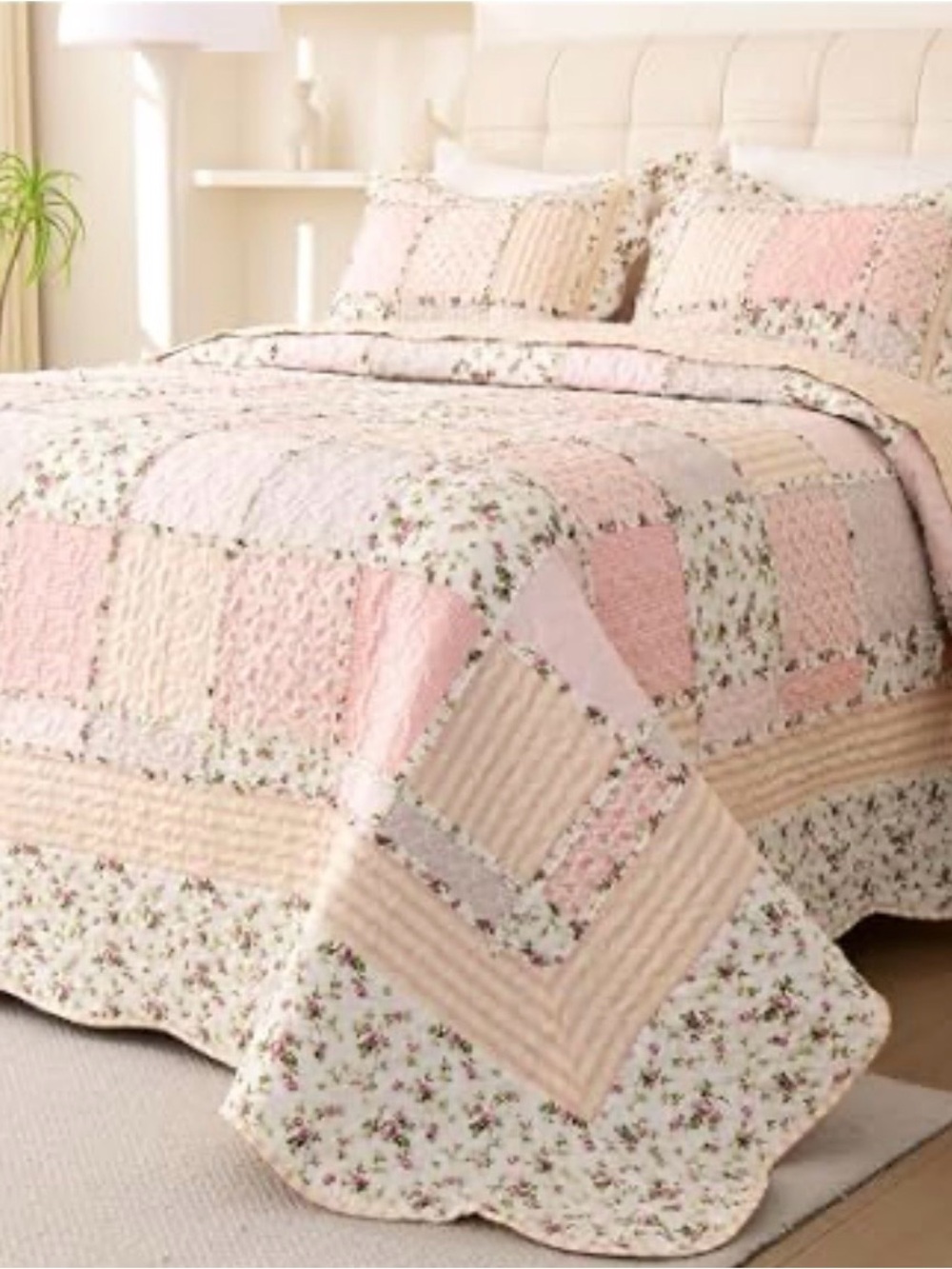 Patchwork Floral Quilt Set in Pink and Cream